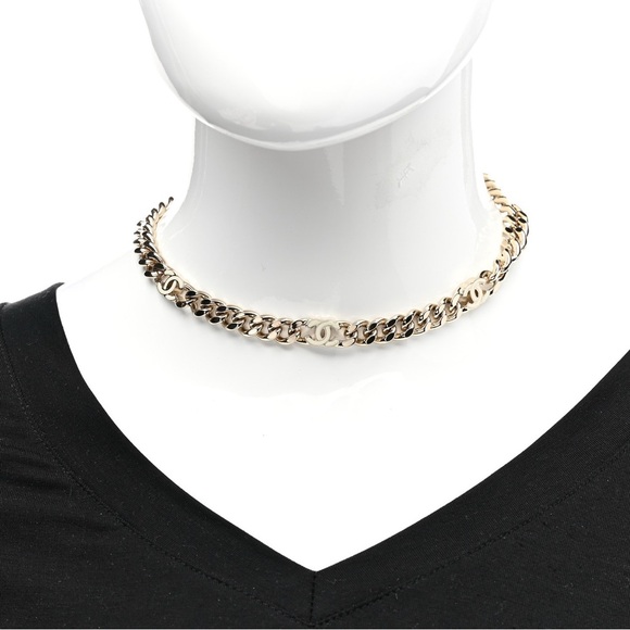 CHANEL 2022 Enamel CC Choker Necklace - Picture 2 of 10